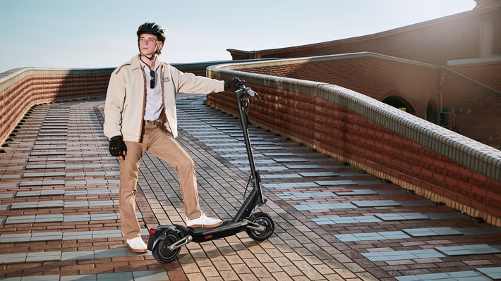 Mehr Leistung und Sicherheit auf den Straßen NAVEE präsentiert zukunftsweisende E-Scooter-Modelle mit außergewöhnlichem Design auf der IFA 2024